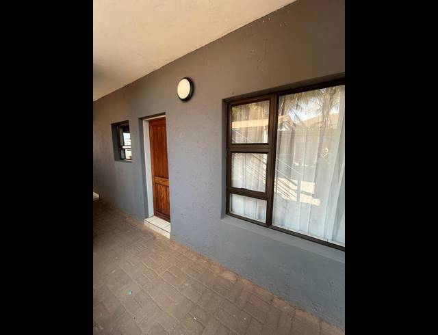 1 BEDROOM PROPERTY TO RENT IN MAHWELERENG